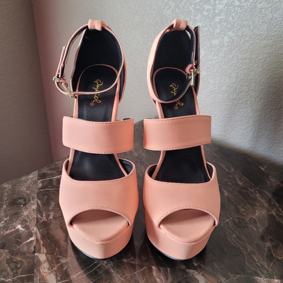 Womens Heels - Picture 2 of 4